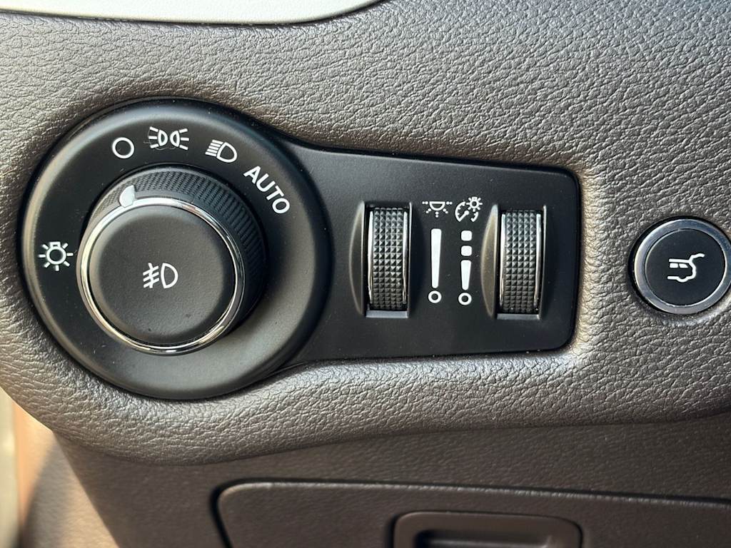 Thumbnail: 2016 Jeep Cherokee - 23
