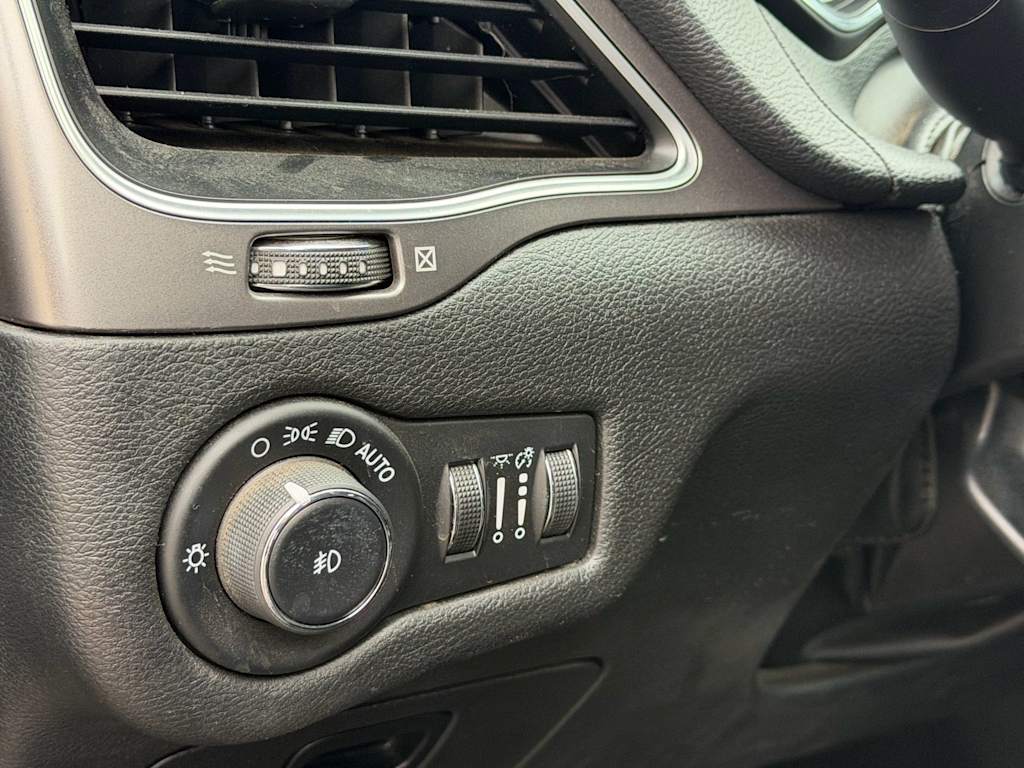 Thumbnail: 2020 Jeep Cherokee - 22