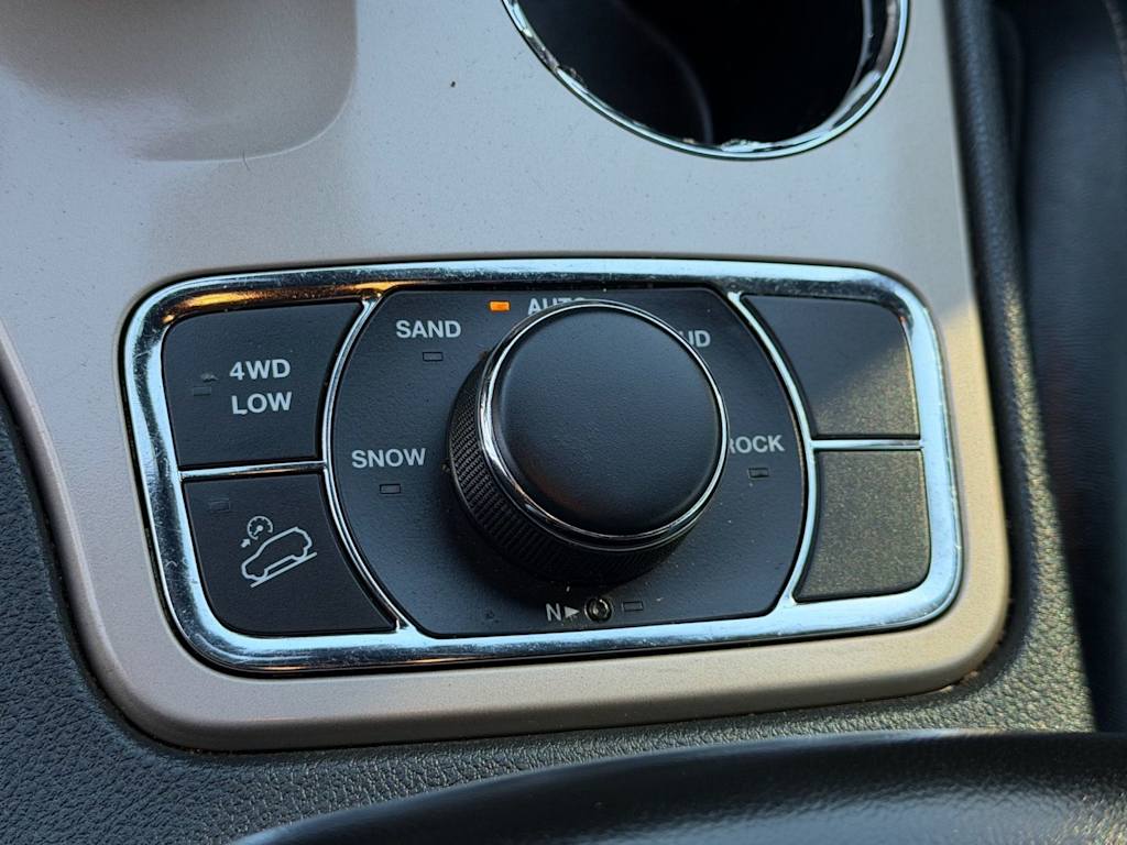 Thumbnail: 2015 Jeep Grand Cherokee - 31