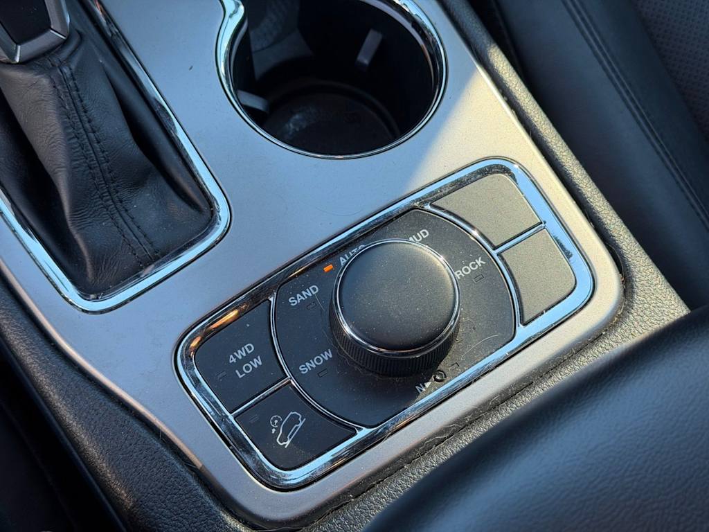 Thumbnail: 2021 Jeep Grand Cherokee - 16