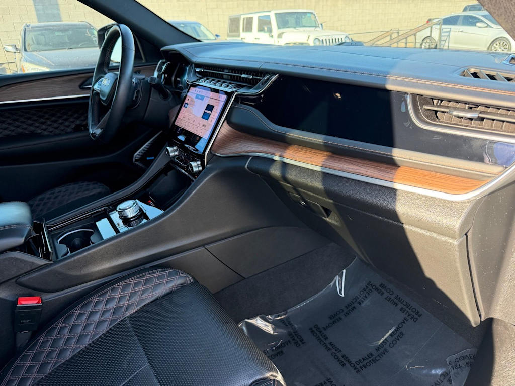 Thumbnail: 2022 Jeep Grand Cherokee - 9