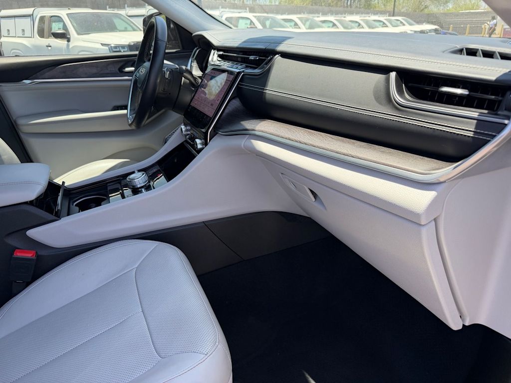 Thumbnail: 2022 Jeep Grand Cherokee L - 2