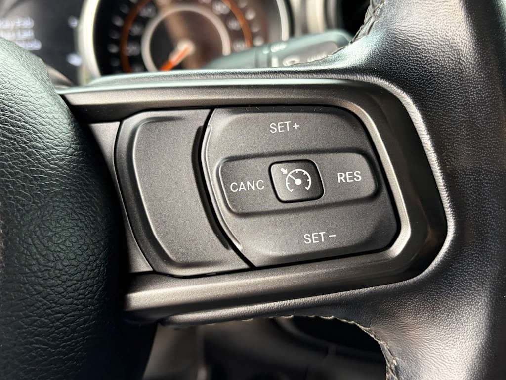 Thumbnail: 2021 Jeep Gladiator - 24