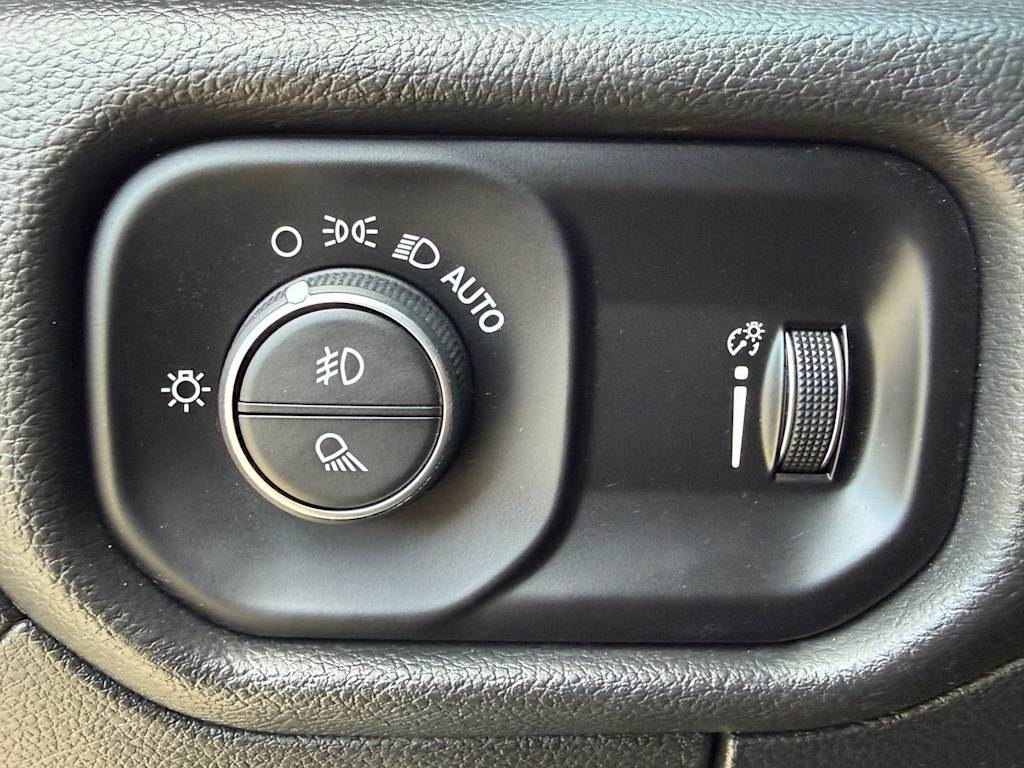 Thumbnail: 2021 RAM 1500 - 18