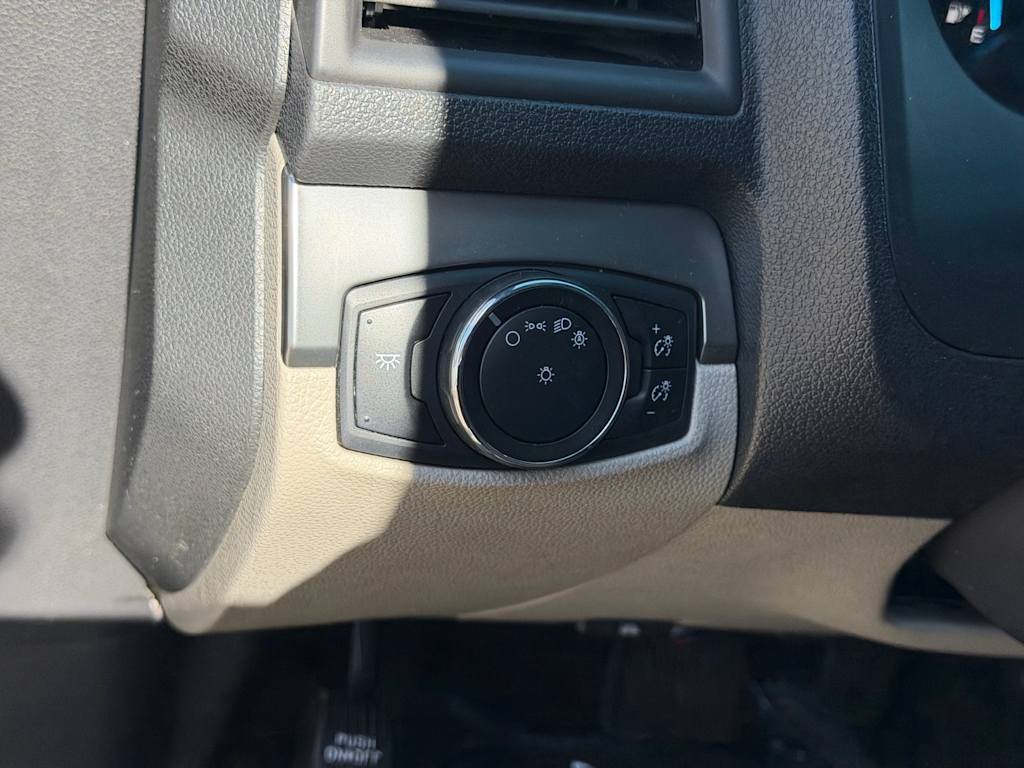 Thumbnail: 2015 Ford Explorer - 22