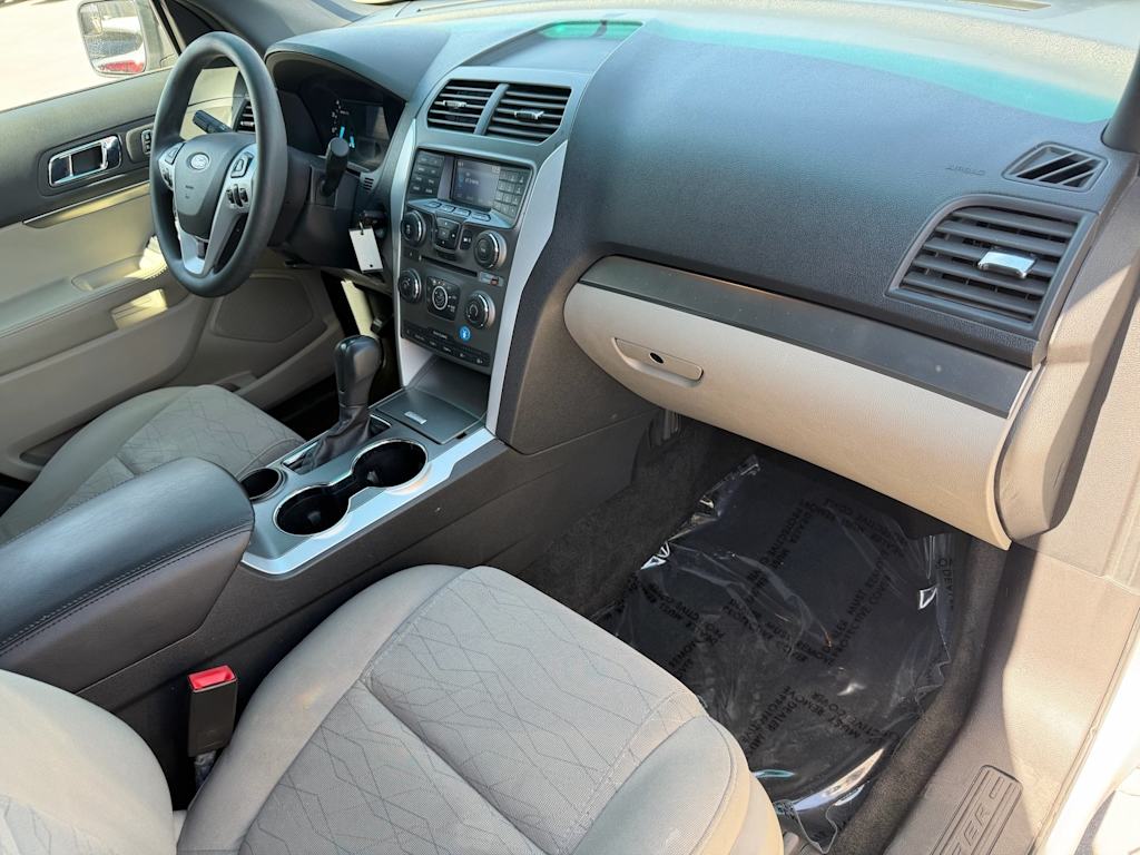 Thumbnail: 2015 Ford Explorer - 7