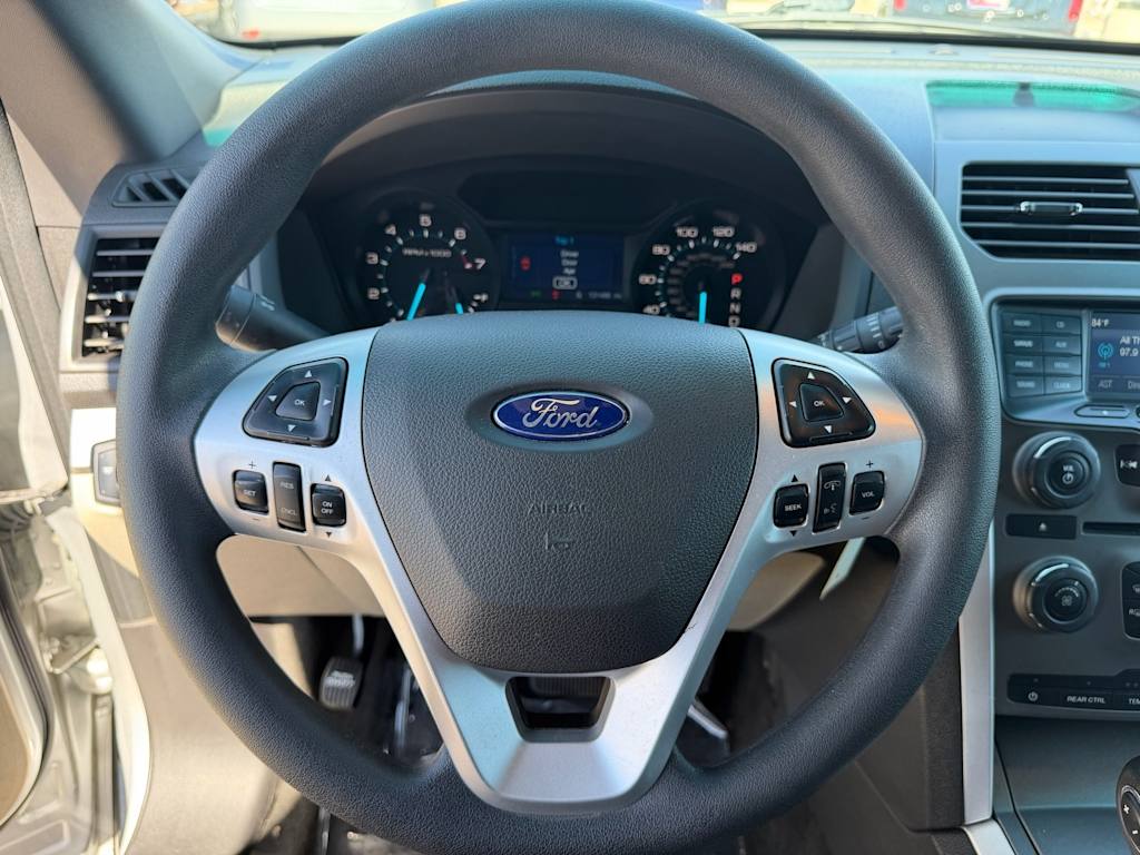 Thumbnail: 2015 Ford Explorer - 10