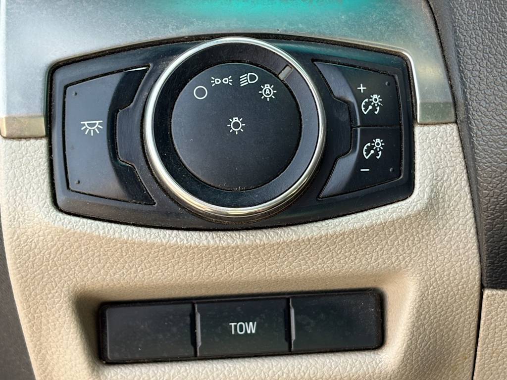 Thumbnail: 2014 Ford Explorer - 15