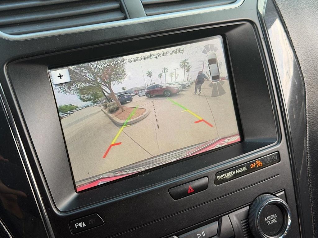 Thumbnail: 2019 Ford Explorer - 15