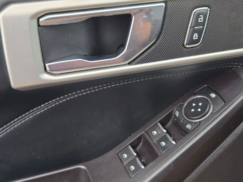 Thumbnail: 2020 Ford Explorer - 22