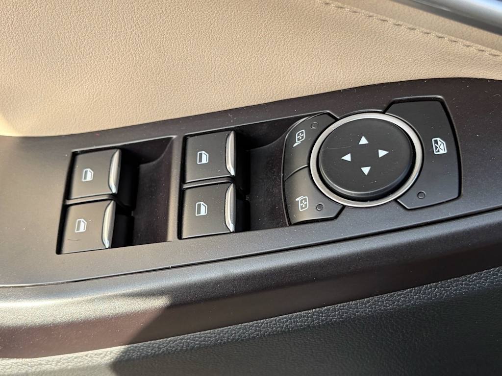 Thumbnail: 2020 Ford Explorer - 25
