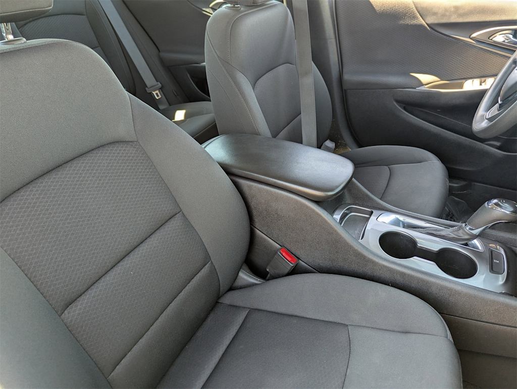 Thumbnail: 2020 Chevrolet Malibu - 8