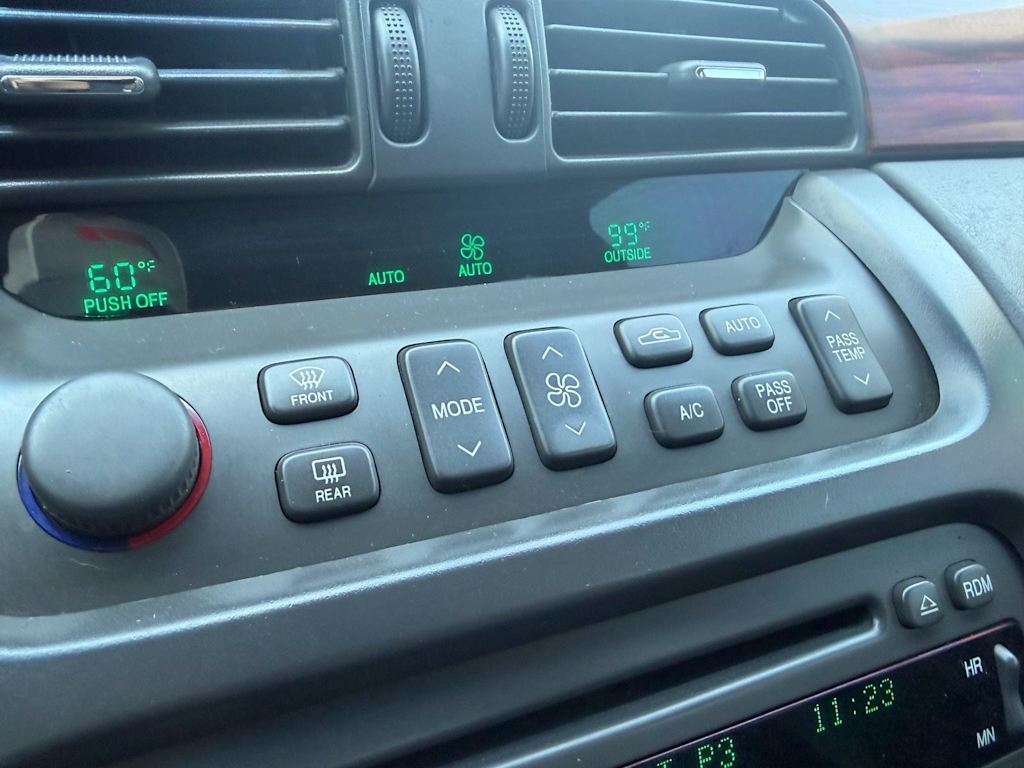 Thumbnail: 2004 Cadillac DeVille - 12