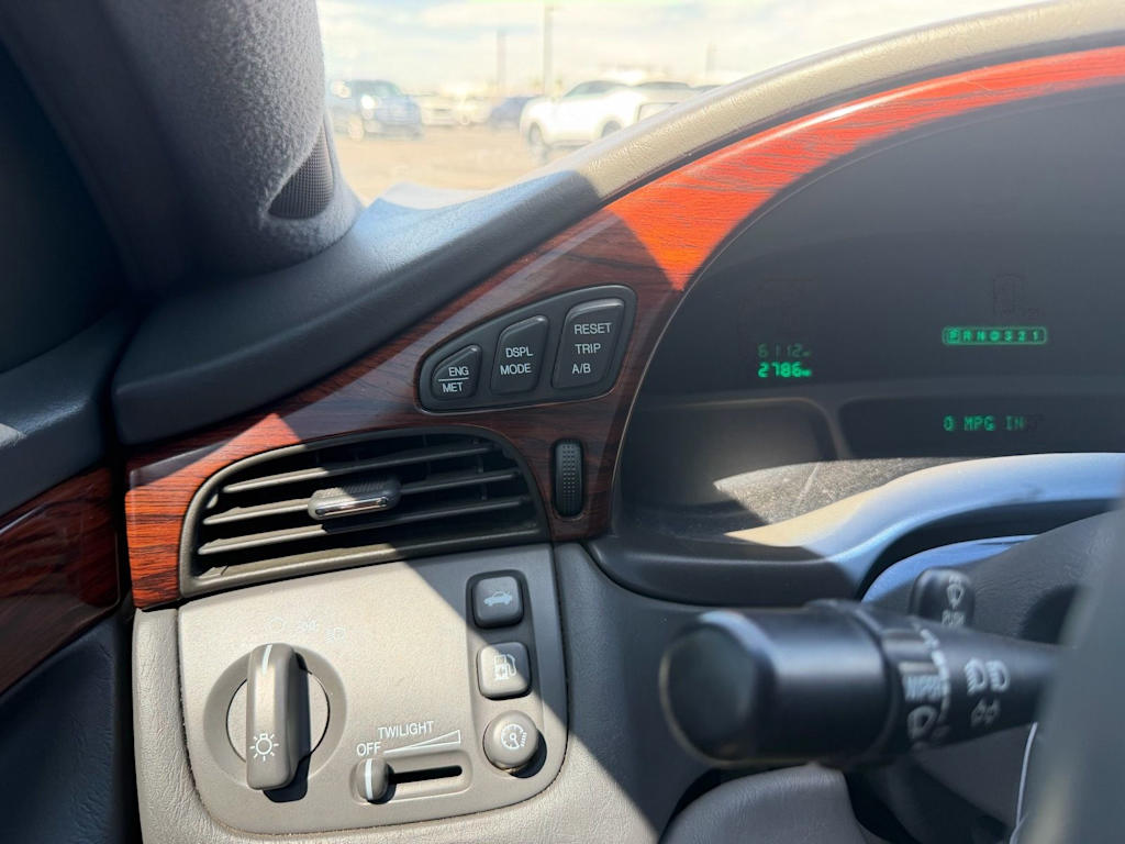 Thumbnail: 2004 Cadillac DeVille - 17