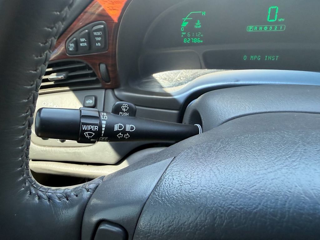 Thumbnail: 2004 Cadillac DeVille - 14