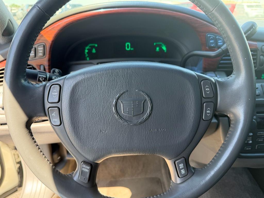 Thumbnail: 2004 Cadillac DeVille - 11
