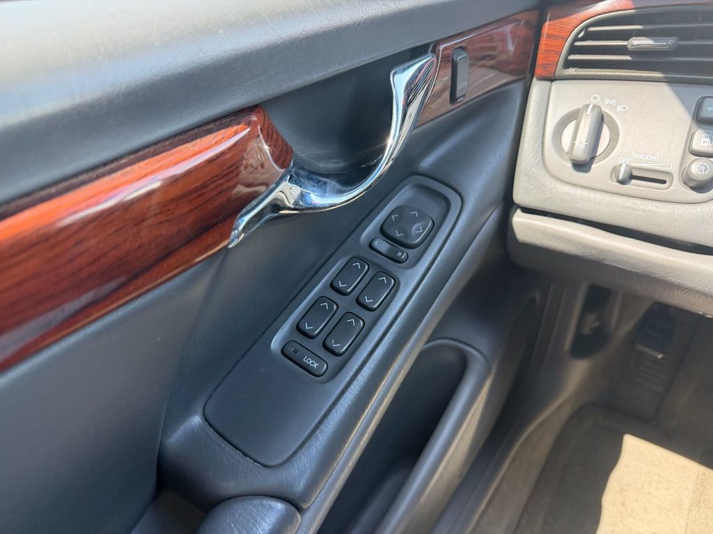 Thumbnail: 2004 Cadillac DeVille - 3