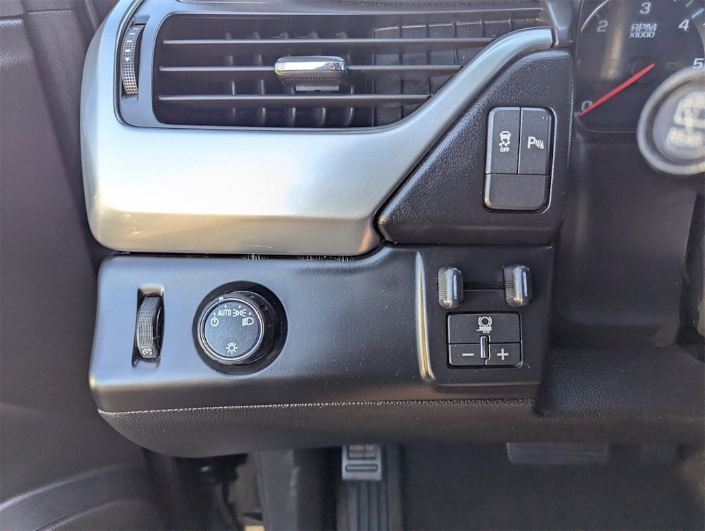 Thumbnail: 2017 Chevrolet Tahoe - 21