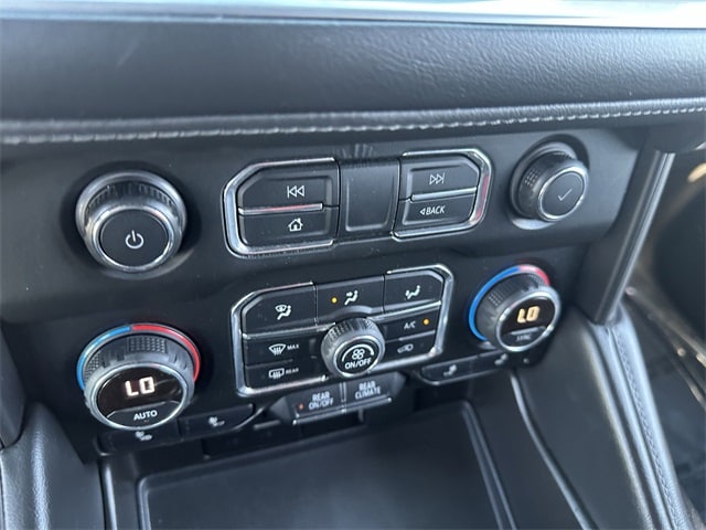 Thumbnail: 2021 Chevrolet Suburban - 31