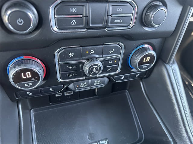 Thumbnail: 2021 Chevrolet Suburban - 32