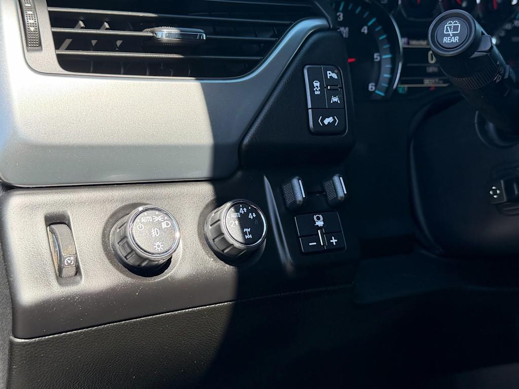 Thumbnail: 2016 Chevrolet Tahoe - 30