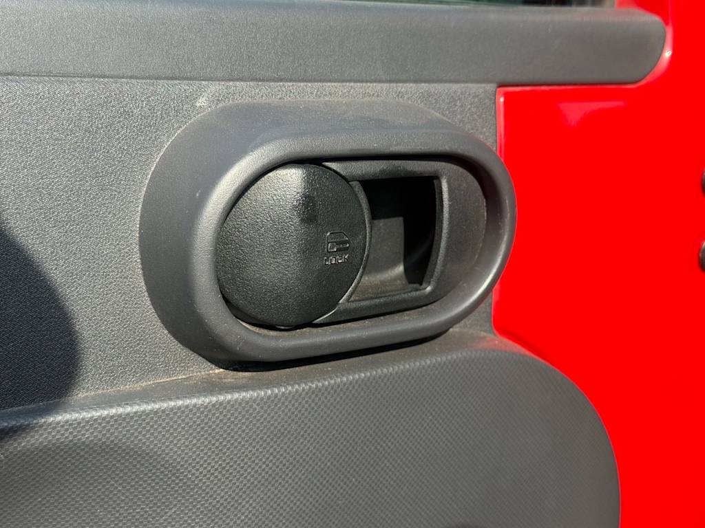 Thumbnail: 2010 Jeep Wrangler - 9