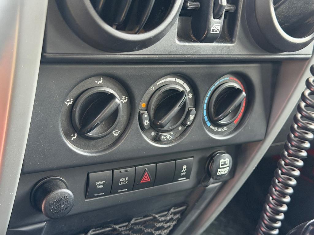 Thumbnail: 2010 Jeep Wrangler - 12
