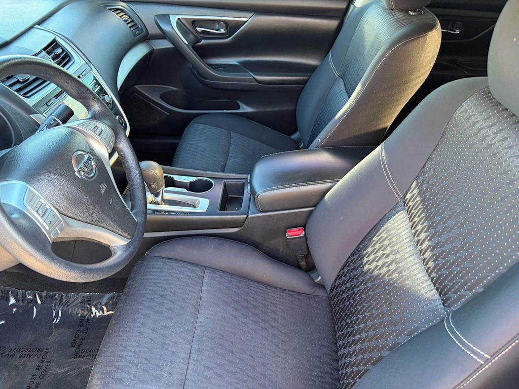 Thumbnail: 2017 Nissan Altima - 10