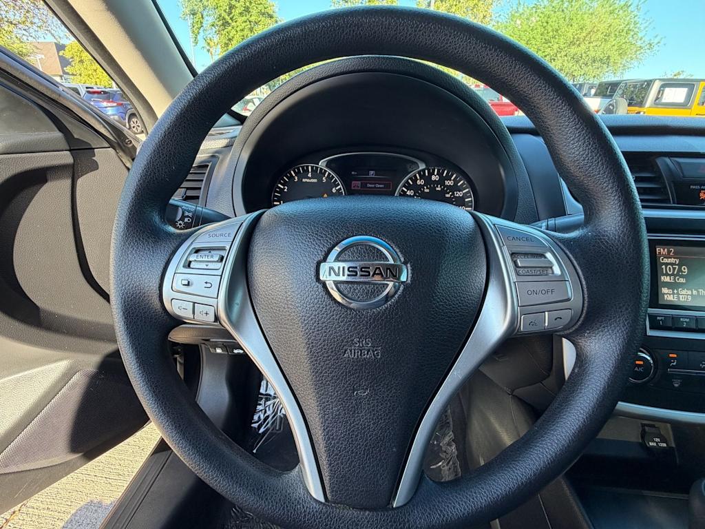 Thumbnail: 2017 Nissan Altima - 8
