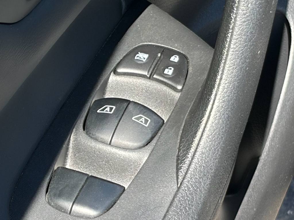 Thumbnail: 2016 Nissan Altima - 13