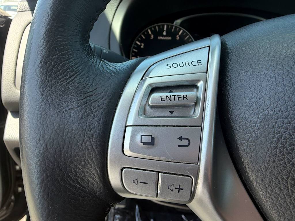 Thumbnail: 2016 Nissan Altima - 18