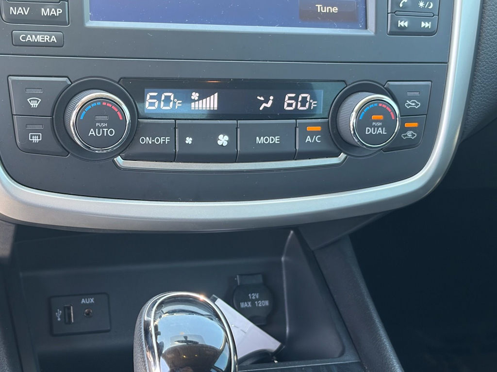 Thumbnail: 2016 Nissan Altima - 22