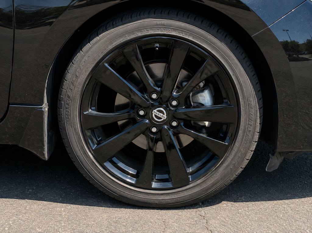 Thumbnail: 2017 Nissan Altima - 4