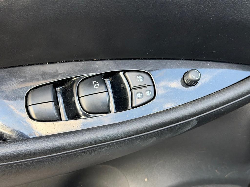 Thumbnail: 2015 Nissan Leaf - 14
