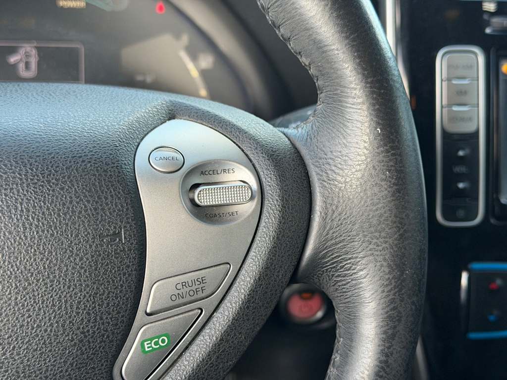 Thumbnail: 2015 Nissan Leaf - 18