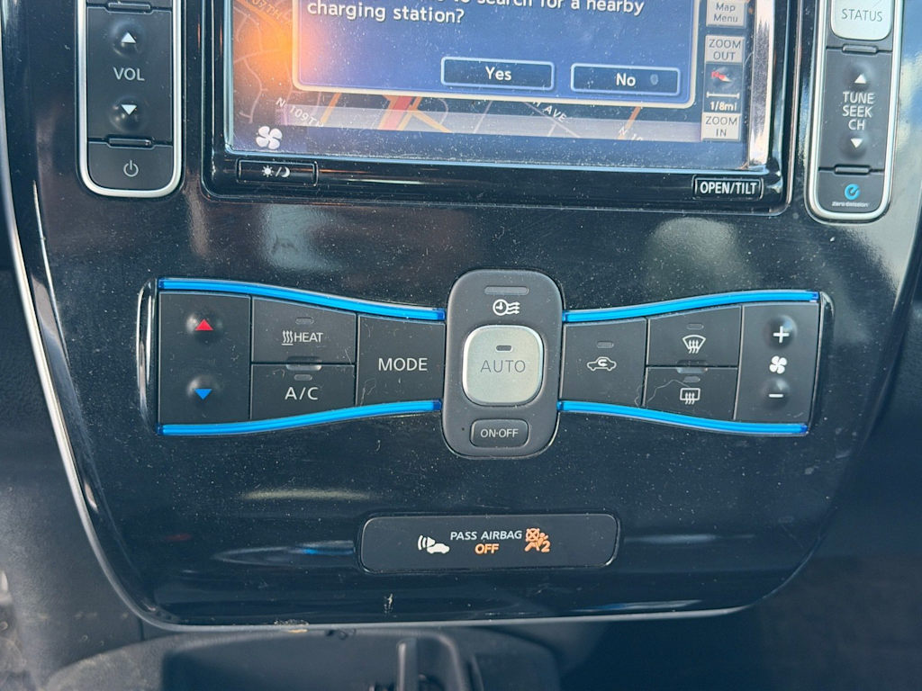 Thumbnail: 2015 Nissan Leaf - 19
