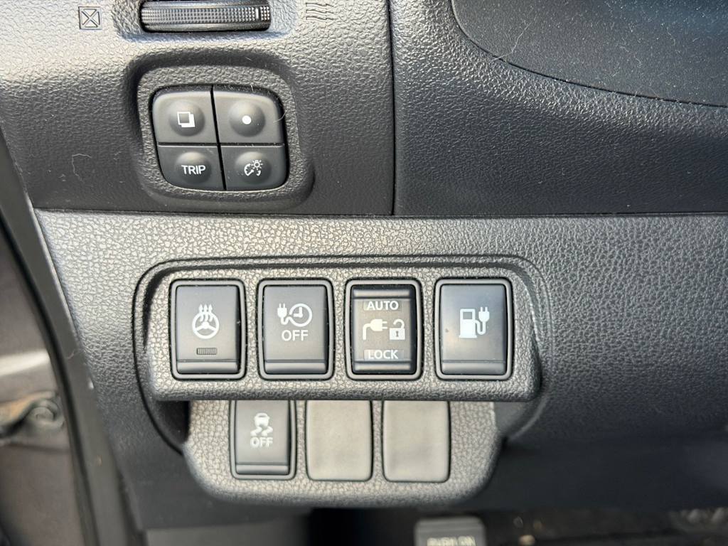 Thumbnail: 2015 Nissan Leaf - 16