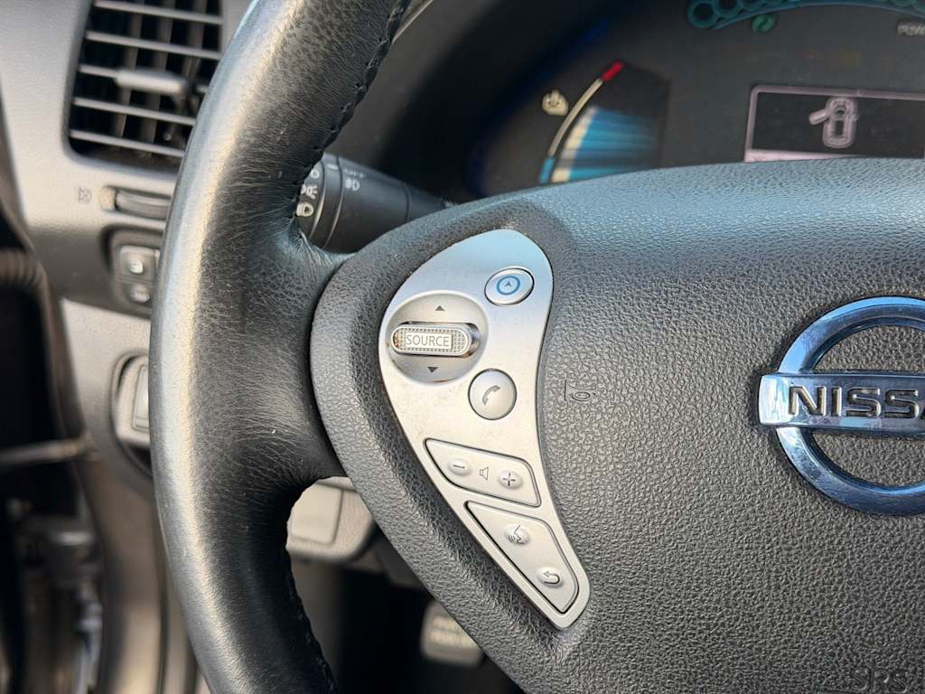 Thumbnail: 2015 Nissan Leaf - 17