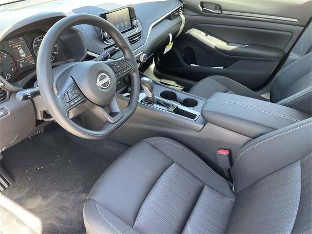 2025 Nissan Altima S 8