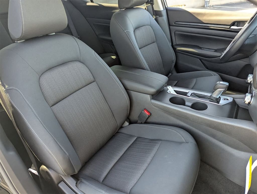 Thumbnail: 2025 Nissan Altima - 9