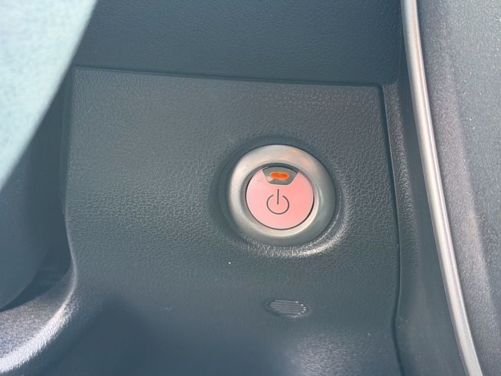 Thumbnail: 2017 Nissan Leaf - 16