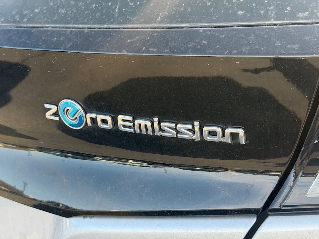 Thumbnail: 2022 Nissan Leaf - 3