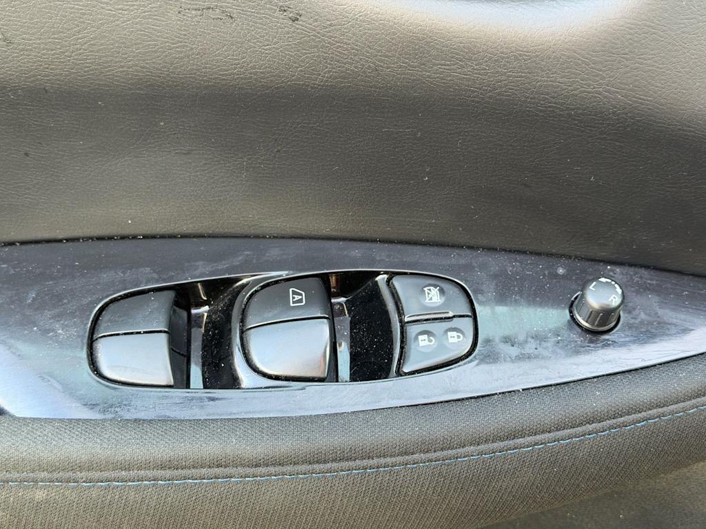 Thumbnail: 2022 Nissan Leaf - 14