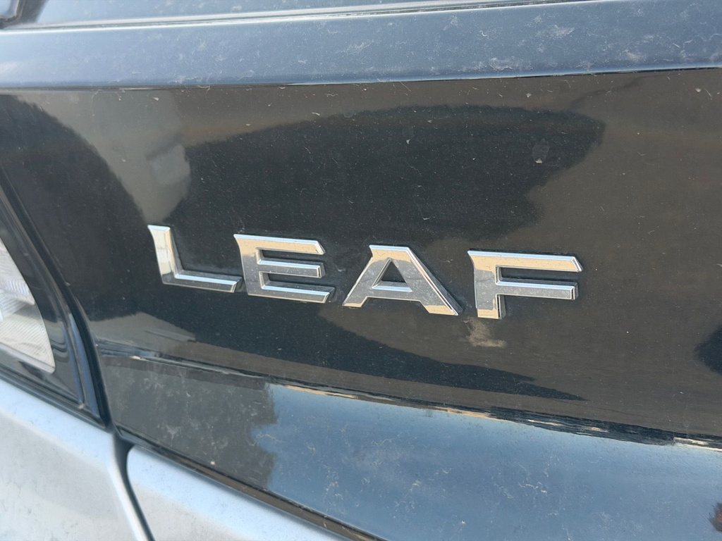 Thumbnail: 2022 Nissan Leaf - 13