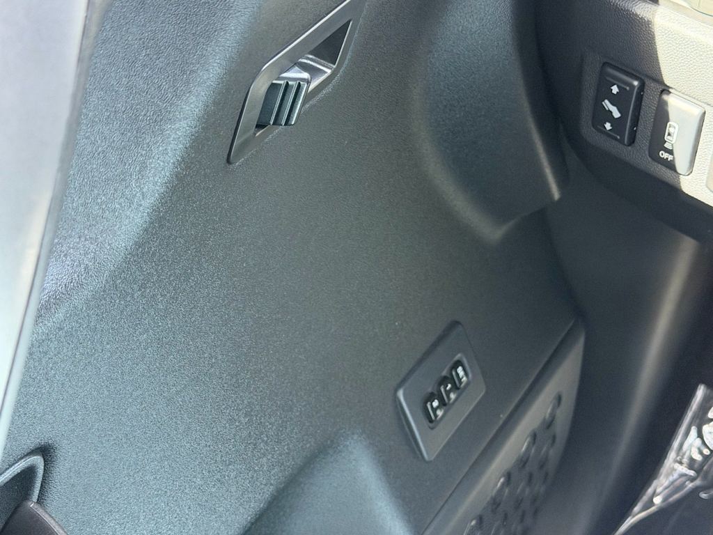 Thumbnail: 2011 Nissan Titan - 7