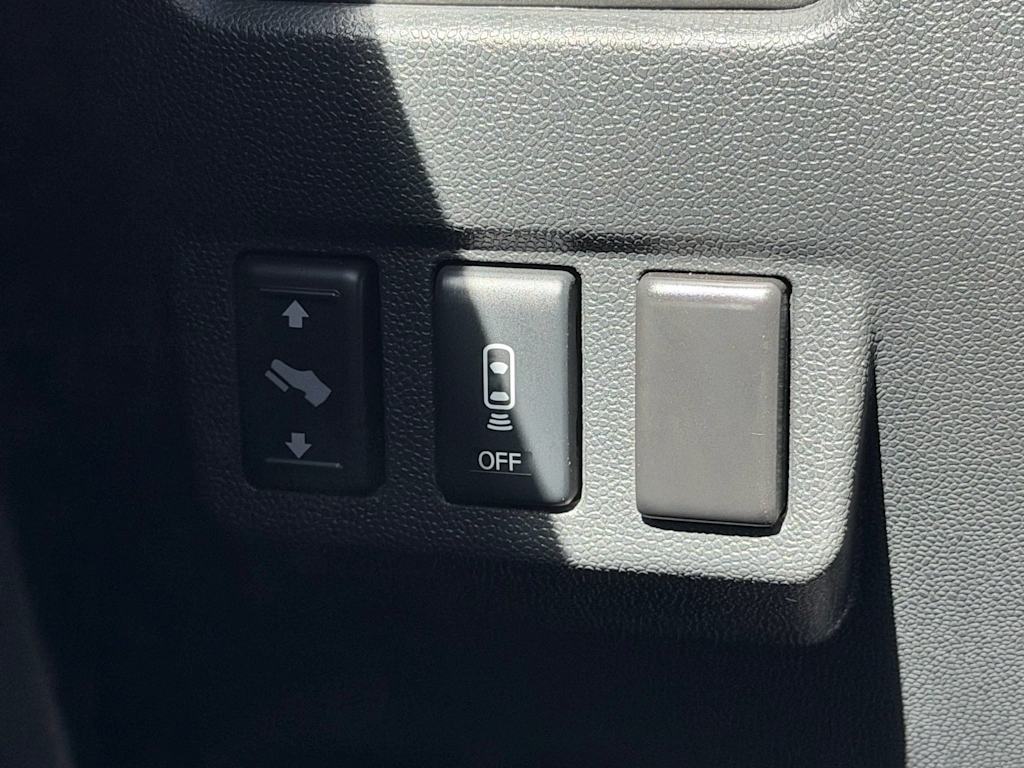 Thumbnail: 2011 Nissan Titan - 23