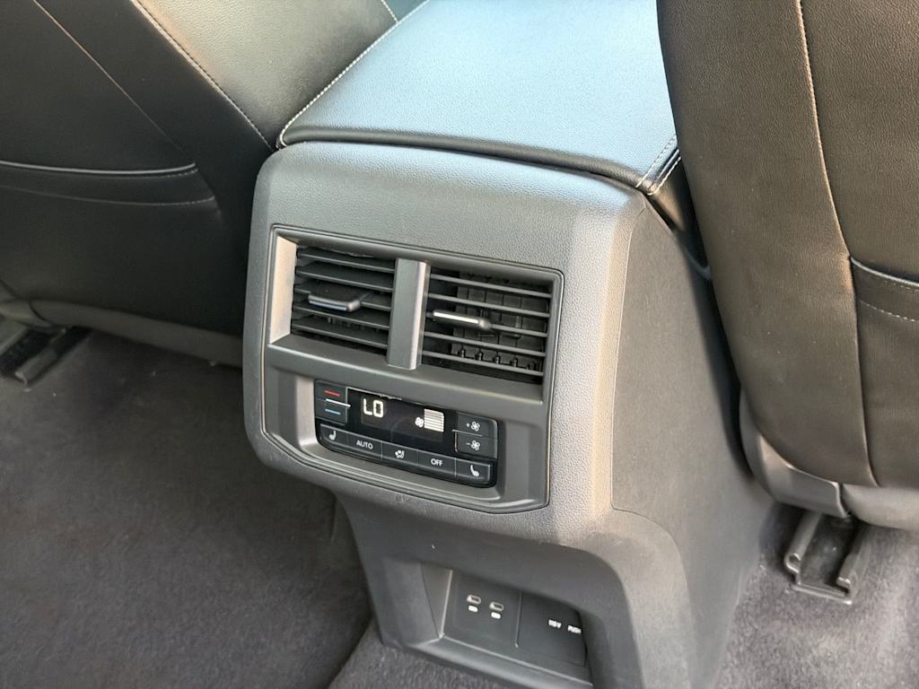 Thumbnail: 2021 Volkswagen Atlas - 18