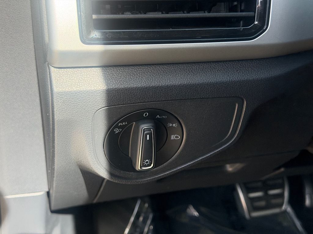 Thumbnail: 2021 Volkswagen Atlas - 22