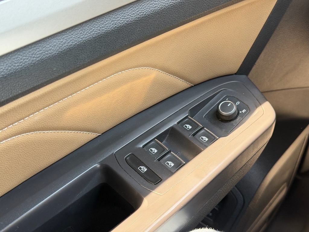 Thumbnail: 2021 Volkswagen Atlas - 27