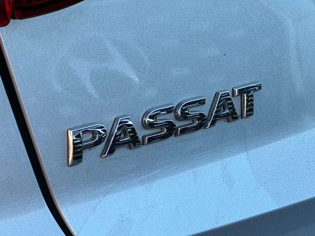 Thumbnail: 2017 Volkswagen Passat - 4